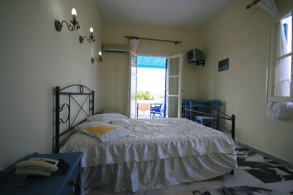 Agnadi Hotel Agia Anna  Exteriör bild
