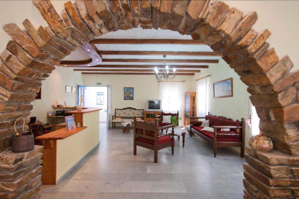 Agnadi Hotel Agia Anna  Exteriör bild
