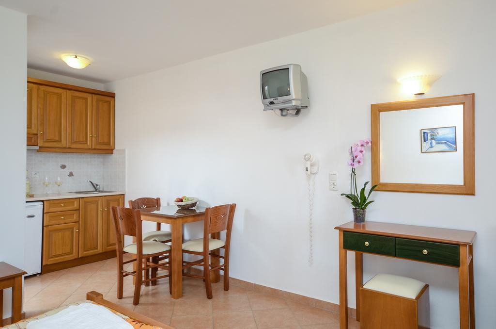 Agnadi Hotel Agia Anna  Exteriör bild