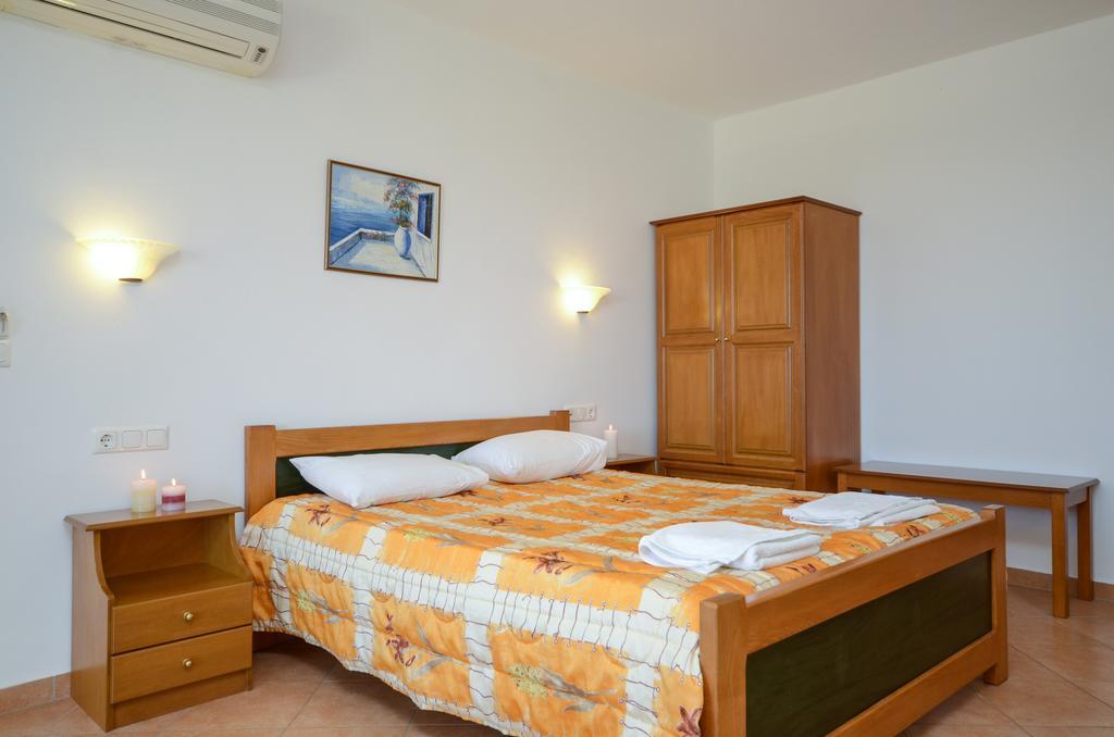 Agnadi Hotel Agia Anna  Exteriör bild