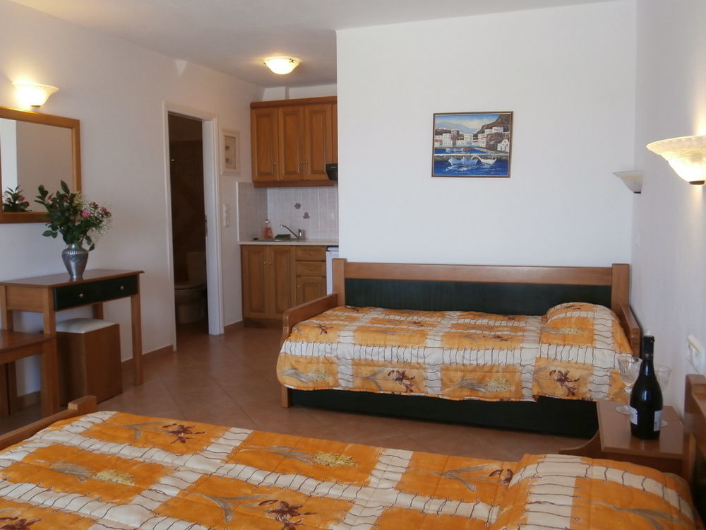 Agnadi Hotel Agia Anna  Exteriör bild